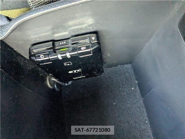 Toyota HILUX 2018-09 8130512-27