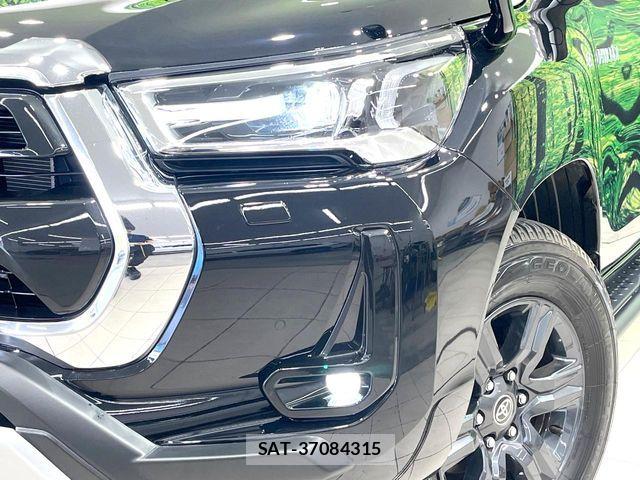 Toyota HILUX 2021-04 8130509-12