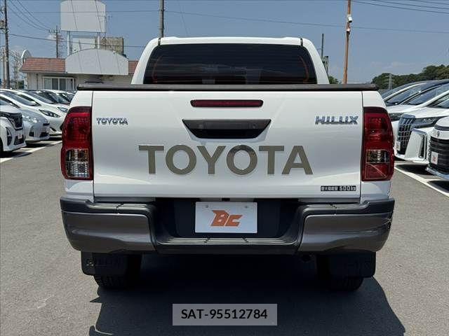 Toyota HILUX 2023-07 8145893-13
