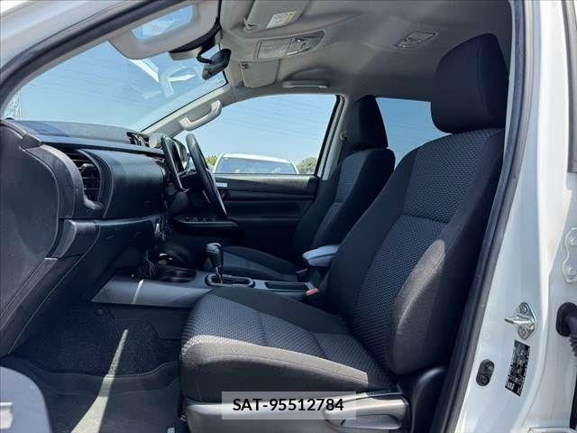 Toyota HILUX 2023-07 8145893-16