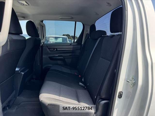 Toyota HILUX 2023-07 8145893-17