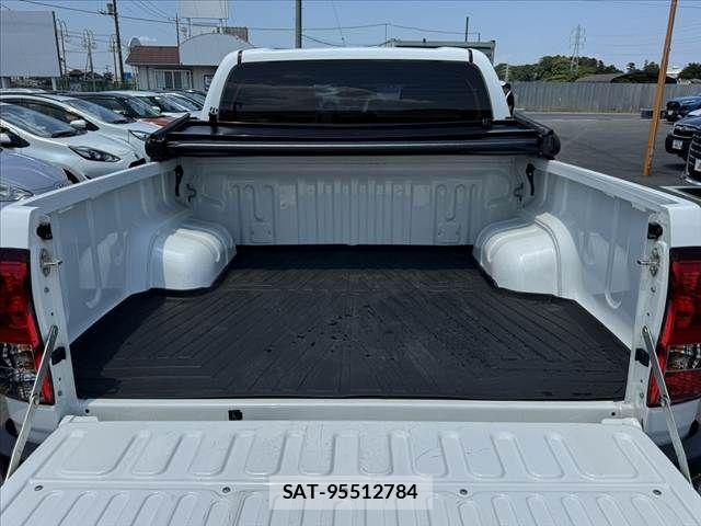 Toyota HILUX 2023-07 8145893-18