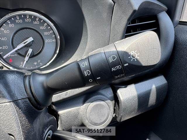 Toyota HILUX 2023-07 8145893-27