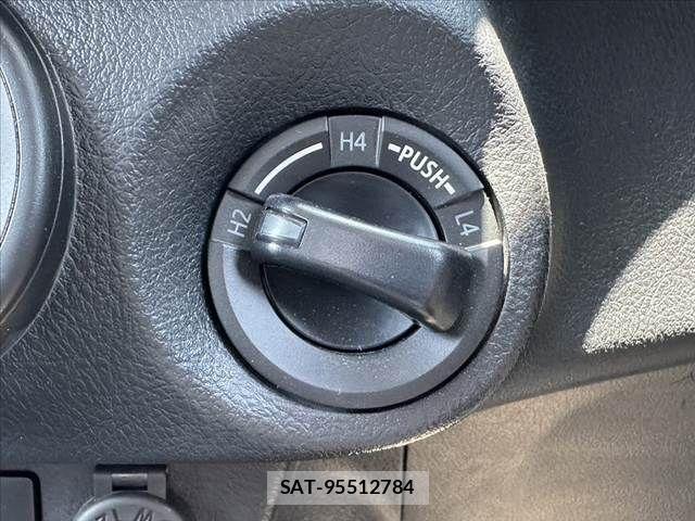 Toyota HILUX 2023-07 8145893-28