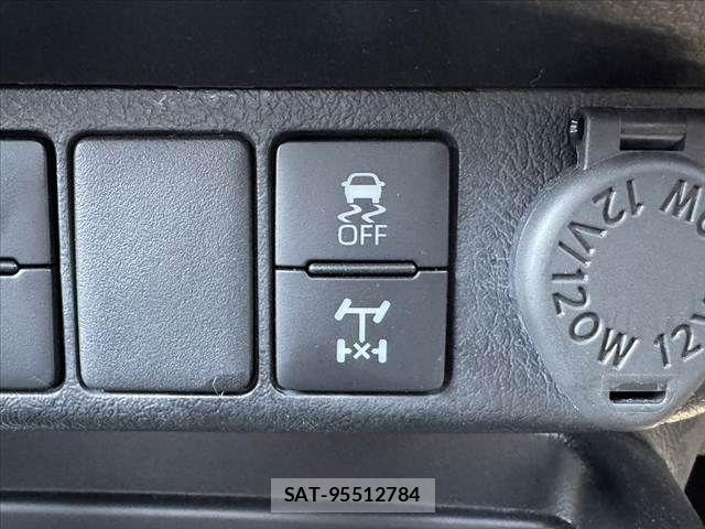 Toyota HILUX 2023-07 8145893-29