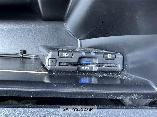 Toyota HILUX 2023-07 8145893-4
