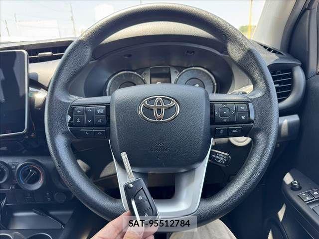 Toyota HILUX 2023-07 8145893-6