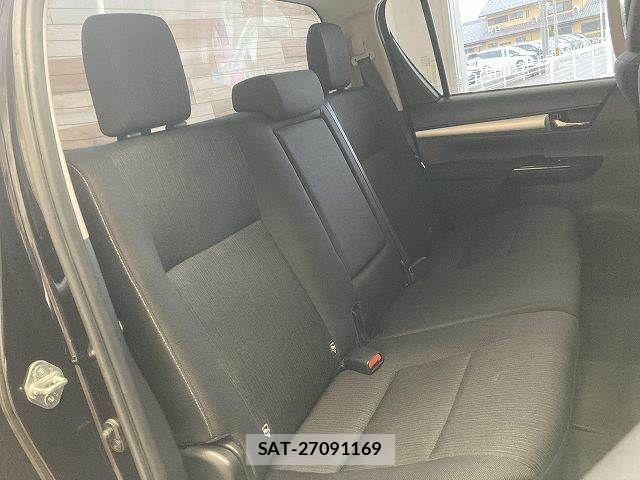 Toyota HILUX 2022-04 8145891-12