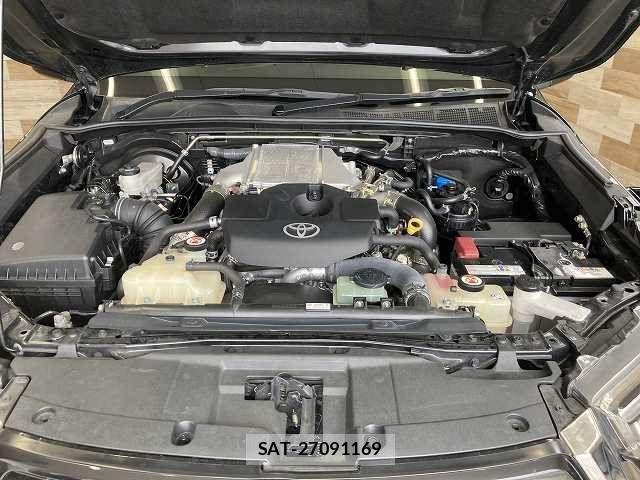 Toyota HILUX 2022-04 8145891-17