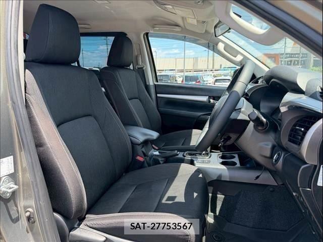 Toyota HILUX 2023-07 8158558-9