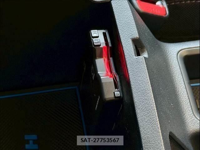 Toyota HILUX 2023-07 8158558-27