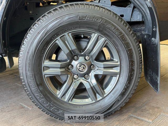 Toyota HILUX 2022-08 8207850-12