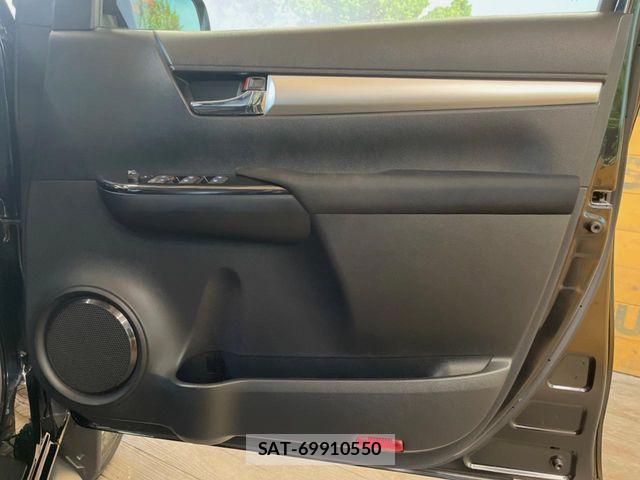 Toyota HILUX 2022-08 8207850-17
