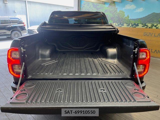 Toyota HILUX 2022-08 8207850-5