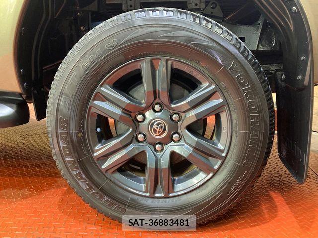 Toyota HILUX 2022-08 8207849-12