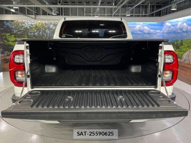 Toyota HILUX 2023-03 8207847-10