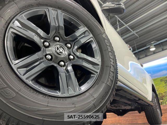 Toyota HILUX 2023-03 8207847-13