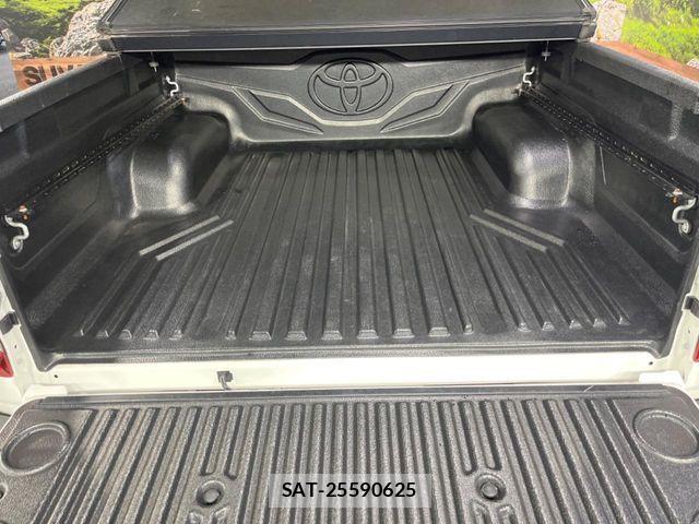 Toyota HILUX 2023-03 8207847-6