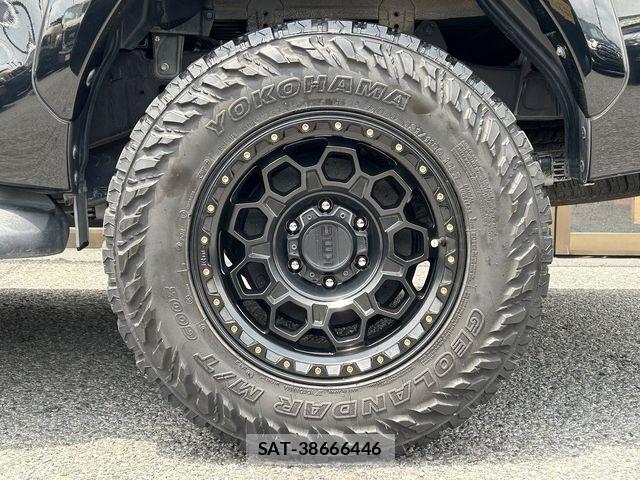 Toyota HILUX 2022-11 8230321-9