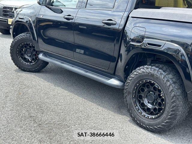 Toyota HILUX 2022-11 8230321-5