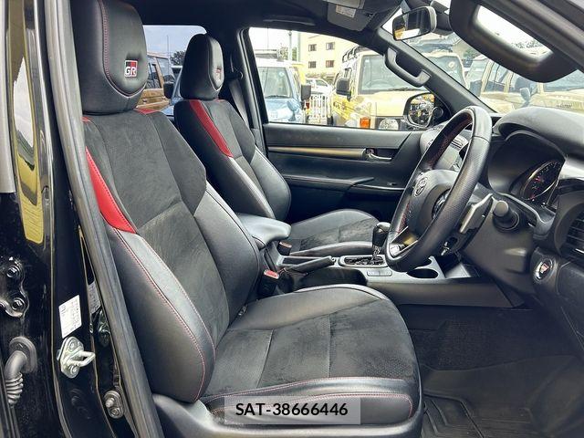 Toyota HILUX 2022-11 8230321-6