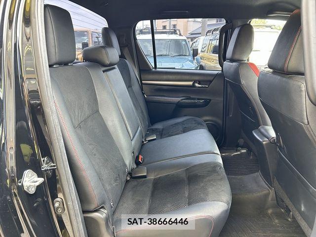 Toyota HILUX 2022-11 8230321-7