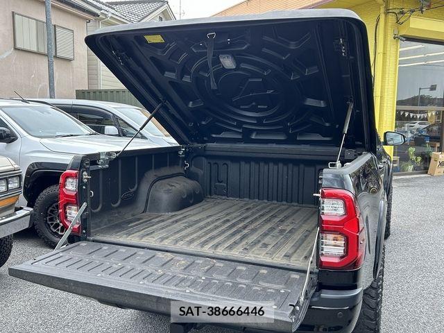 Toyota HILUX 2022-11 8230321-8