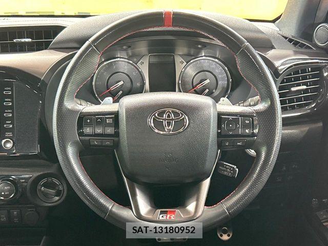 Toyota HILUX 2022-08 8230318-10