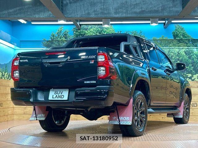 Toyota HILUX 2022-08 8230318-16