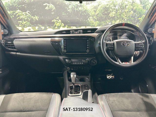 Toyota HILUX 2022-08 8230318-1