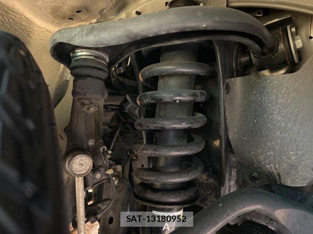 Toyota HILUX 2022-08 8230318-19