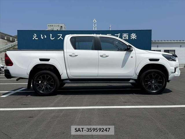 Toyota HILUX 2023-06 8230320-10