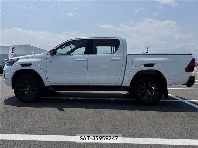 Toyota HILUX 2023-06 8230320-11