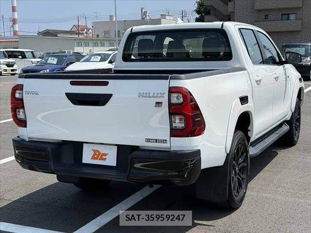 Toyota HILUX 2023-06 8230320-14