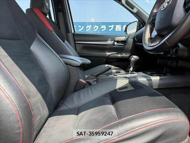 Toyota HILUX 2023-06 8230320-15