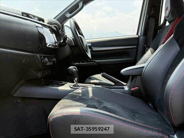 Toyota HILUX 2023-06 8230320-16