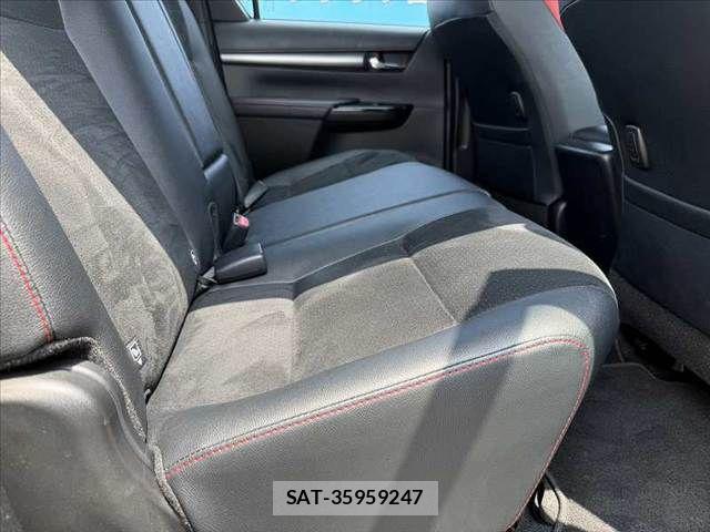 Toyota HILUX 2023-06 8230320-17