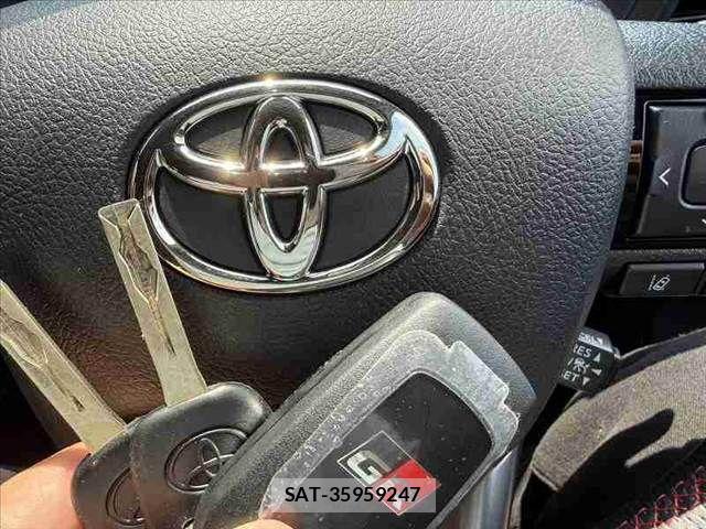 Toyota HILUX 2023-06 8230320-20