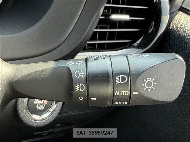 Toyota HILUX 2023-06 8230320-22