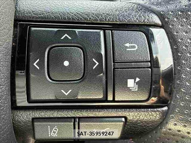 Toyota HILUX 2023-06 8230320-24