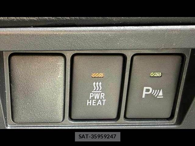 Toyota HILUX 2023-06 8230320-25