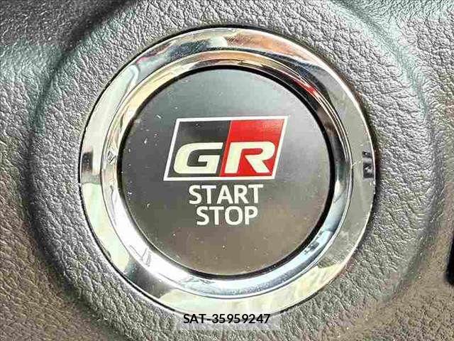 Toyota HILUX 2023-06 8230320-28