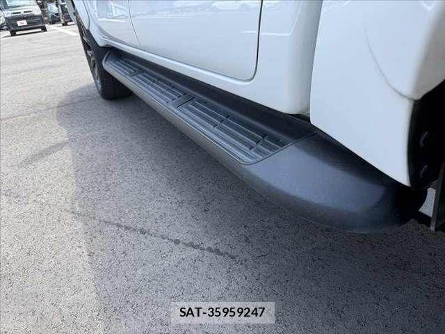 Toyota HILUX 2023-06 8230320-29