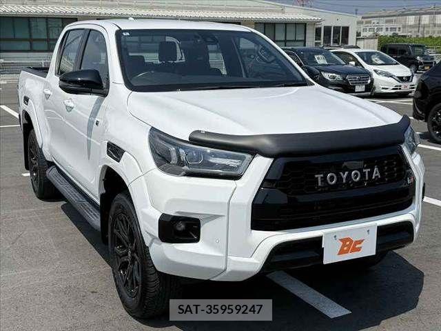 Toyota HILUX 2023-06 8230320-7