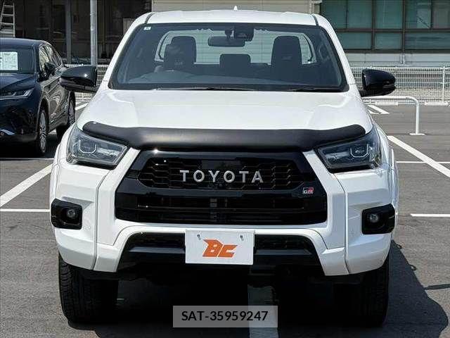 Toyota HILUX 2023-06 8230320-8