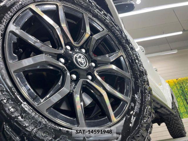 Toyota HILUX 2023-03 8230319-12