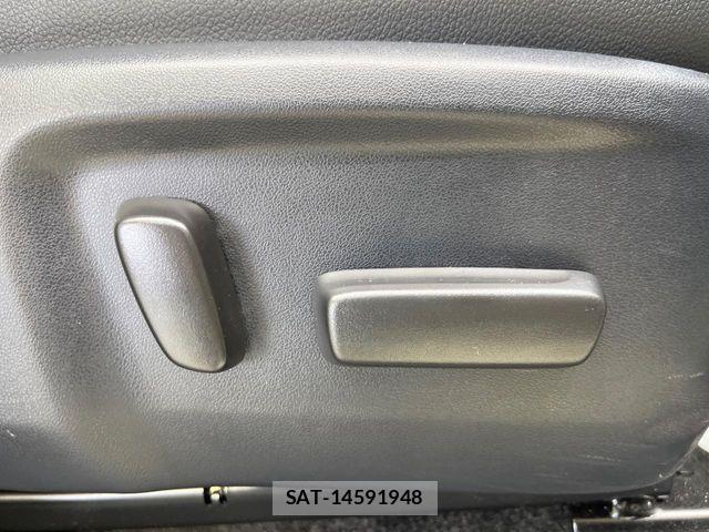 Toyota HILUX 2023-03 8230319-6