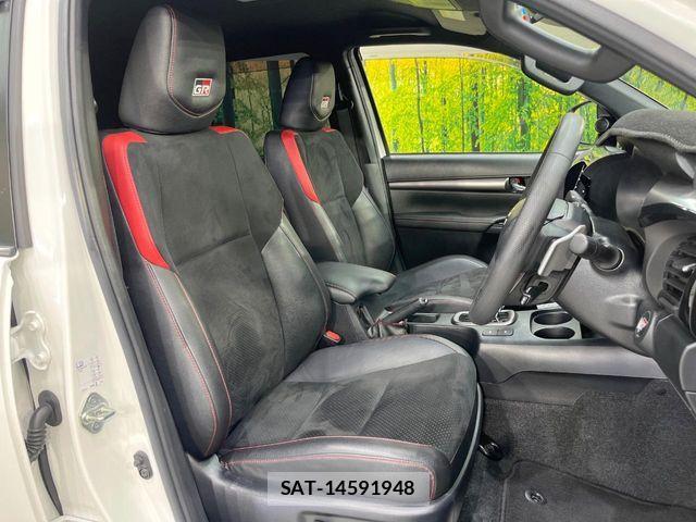Toyota HILUX 2023-03 8230319-7