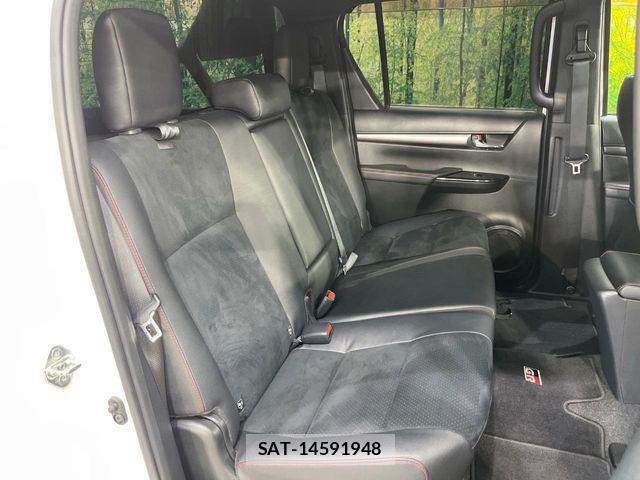 Toyota HILUX 2023-03 8230319-8