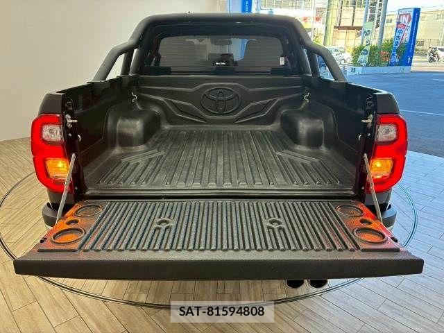 Toyota HILUX 2022-08 8245411-12